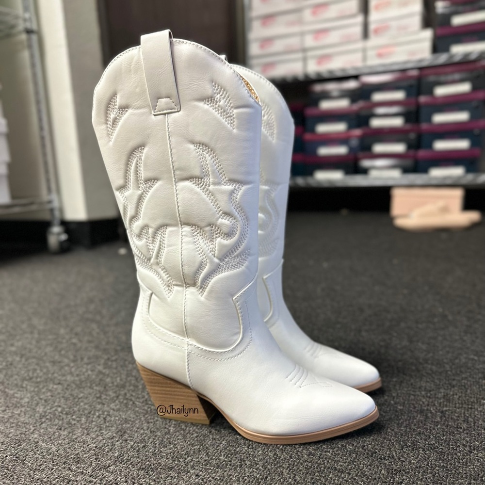 White cowboy boots - Picture 4 of 8